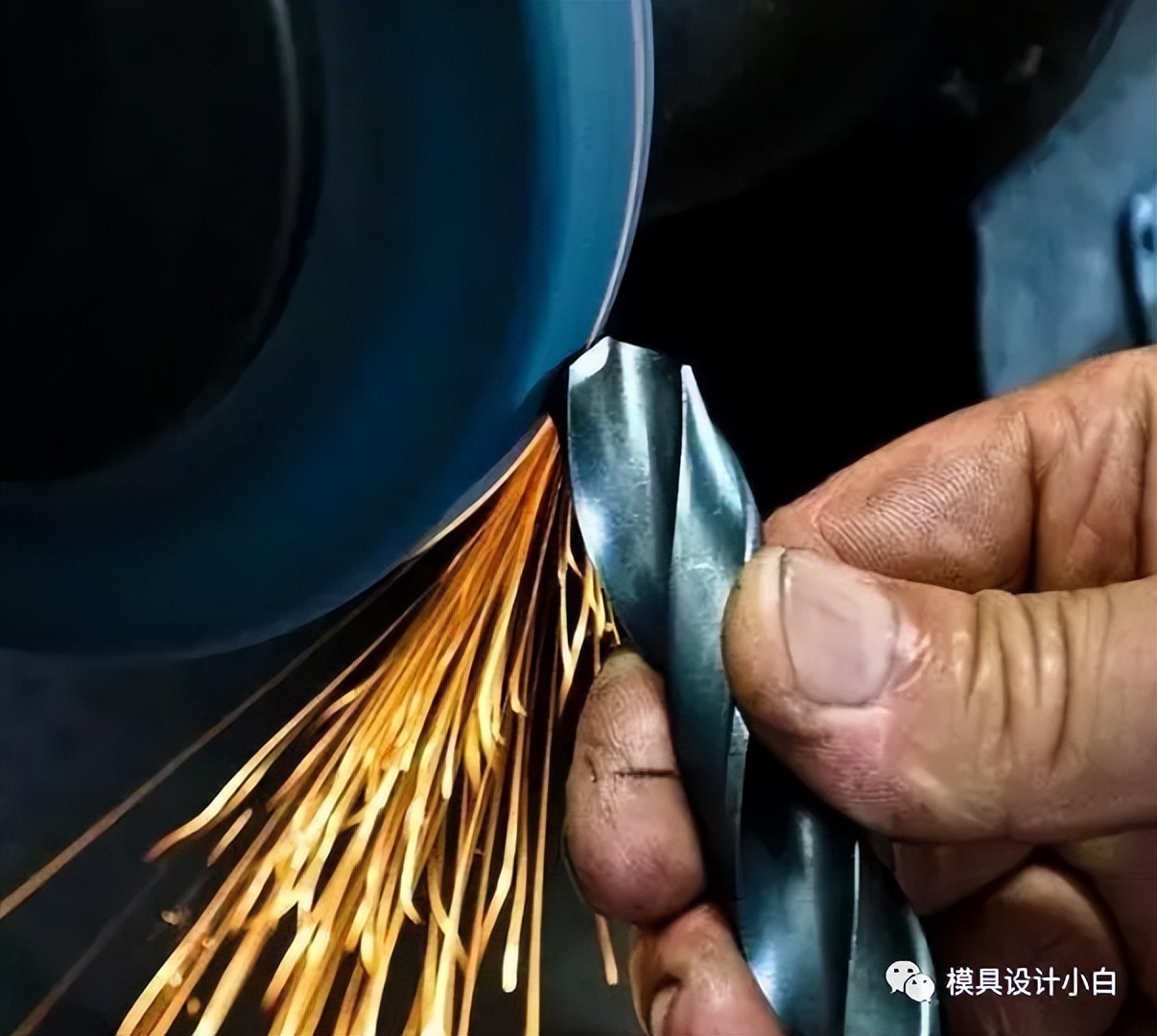 深孔钻加工出来孔偏大,深孔钻加工技巧