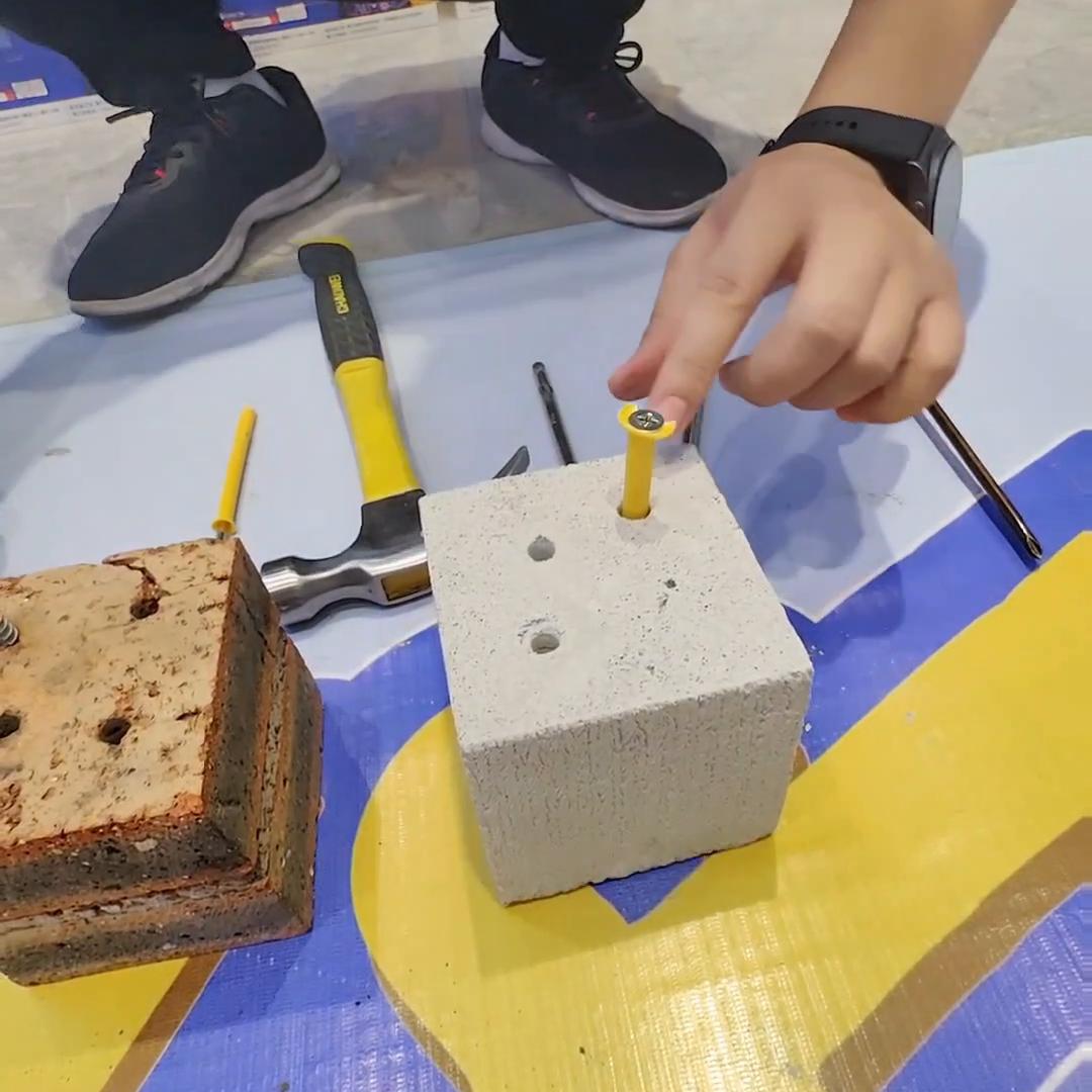 安装门窗螺丝正确方法,门窗安装固定爆炸螺丝方法