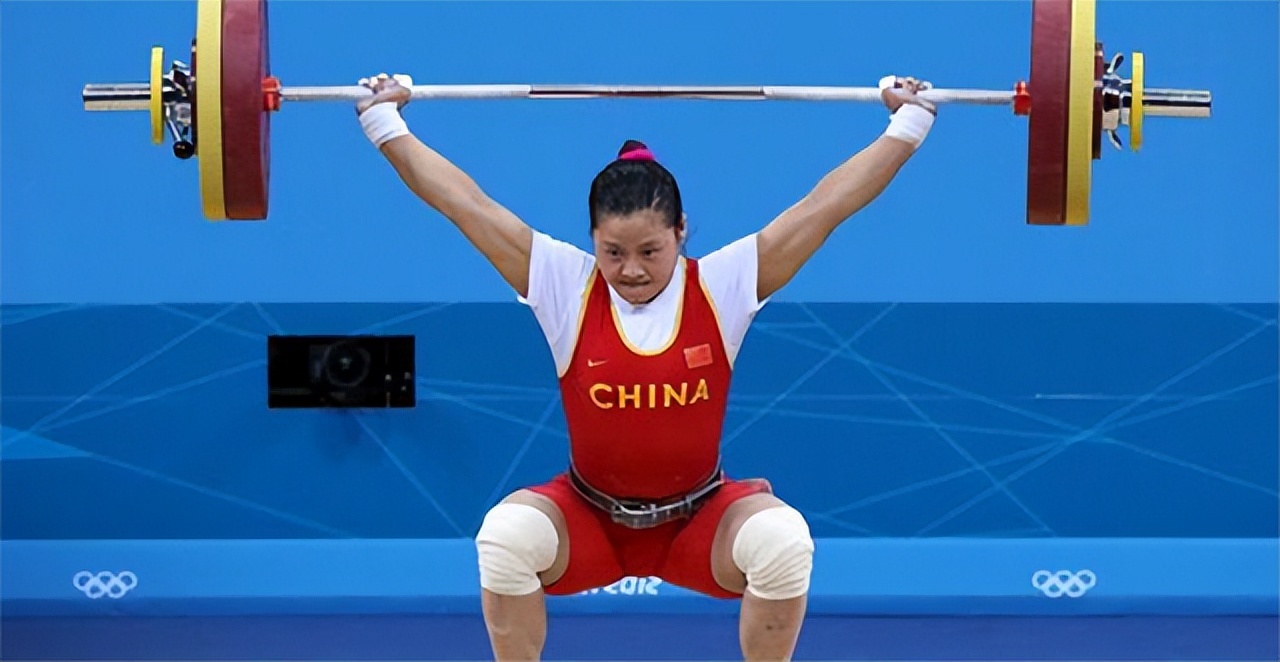 女运动员赛场上痛苦哭,女运动员痛苦哭