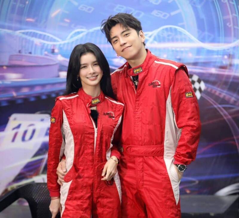 王大陆蔡卓宜高调秀恩爱,甜蜜喂食牵手逛街,交往两年仍在热恋期