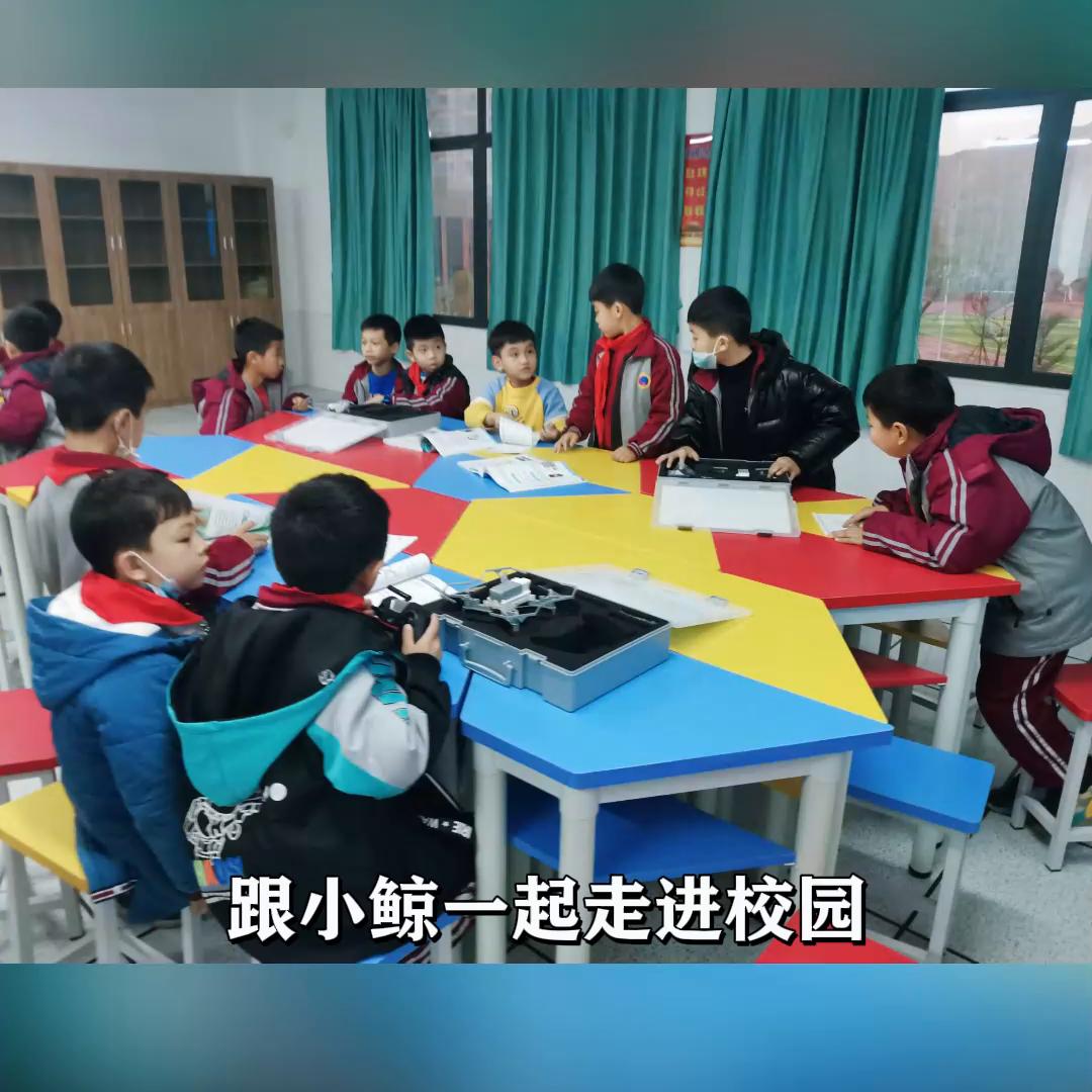 你没看错，你进的是教室，不是科技馆！无人机、3D打印笔...