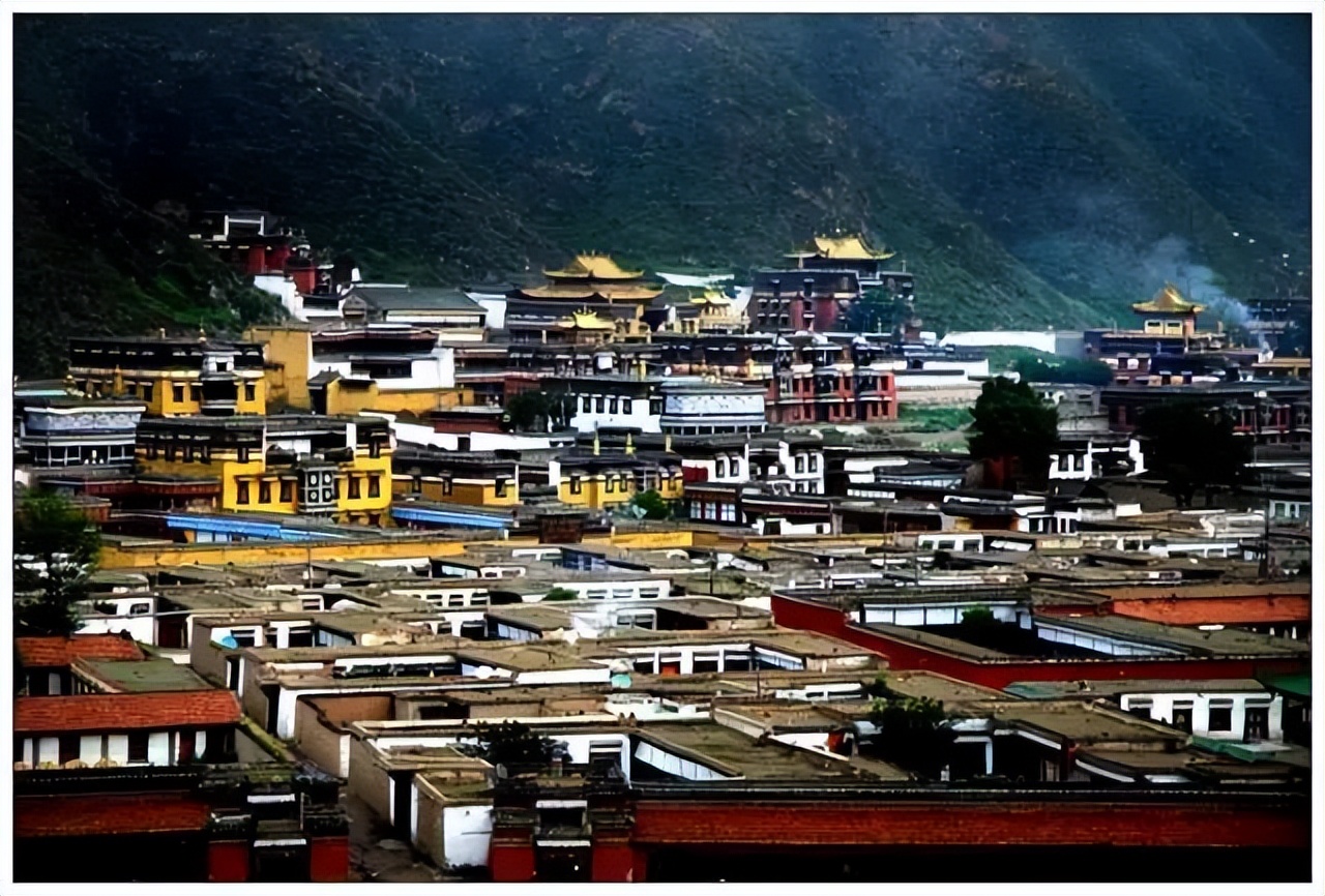 去甘肃旅游最值得去的十大景点 (甘肃16个最值得去的旅游景点)