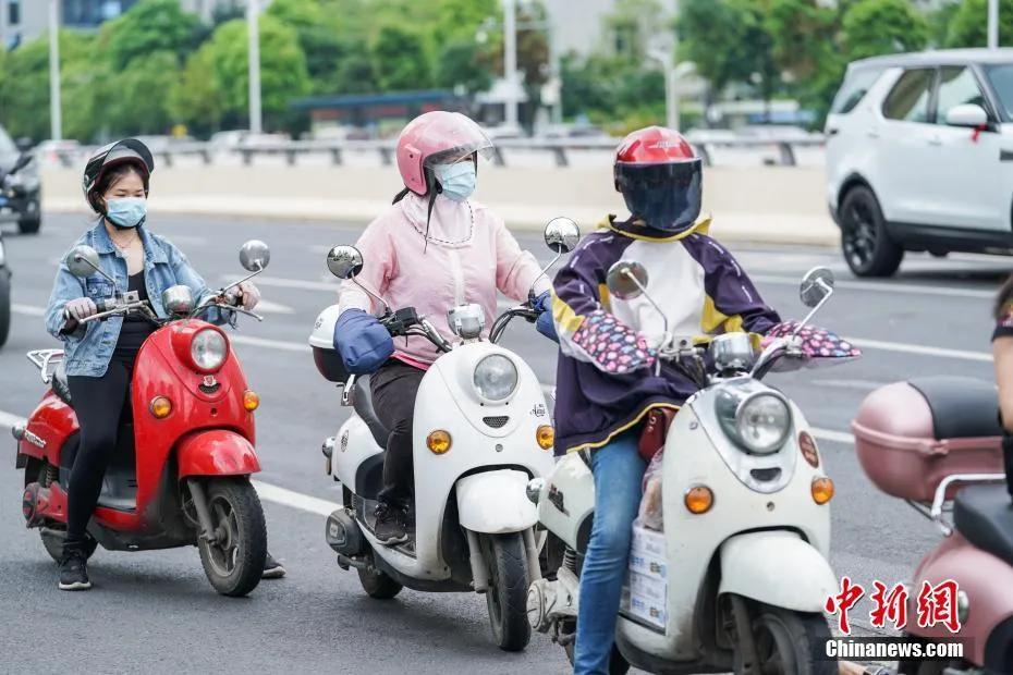 公民是自己健康的第一责任人与骑电动车戴头盔