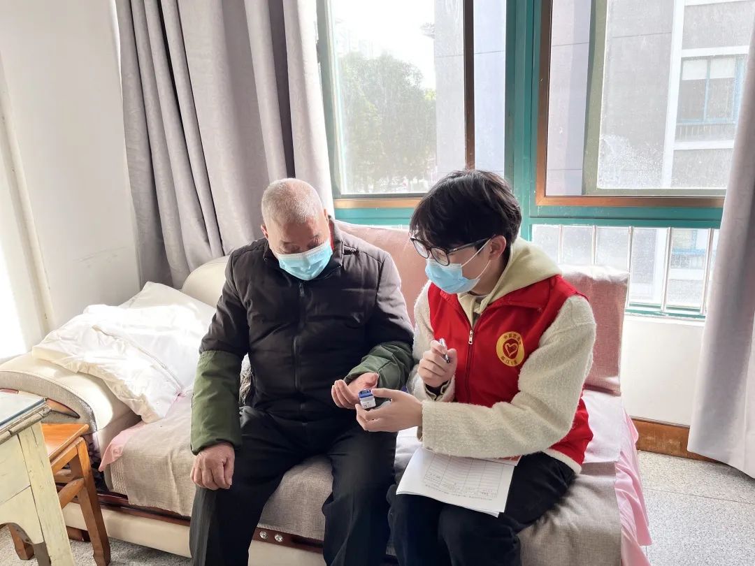 疫情期间给困难户送抗疫暖心包,疫情救助暖心包