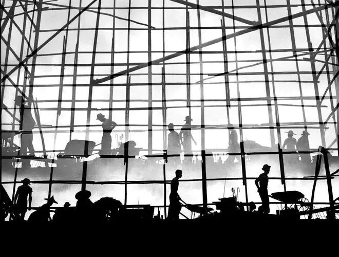 他是华人摄影界传奇，却迫于生计拍三级片…成为“情*电影色**大师”