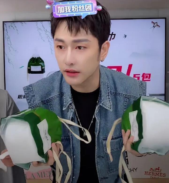 朱梓骁直播带货遭大妈哄抢,朱梓骁带货大妈抢东西