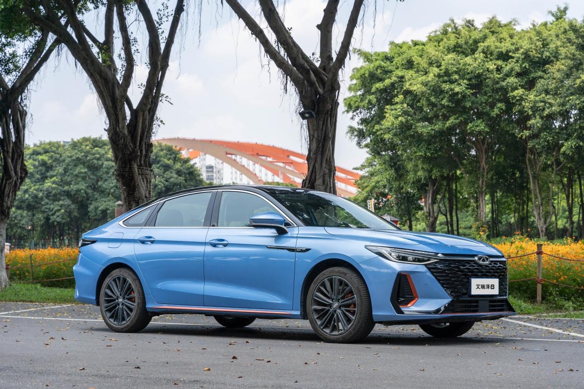 奇瑞艾瑞泽8新款2023落地价,奇瑞艾瑞泽8对比长安uni-v