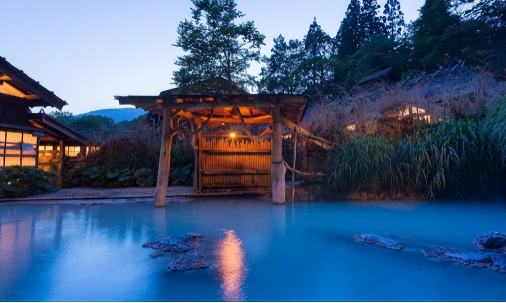 徜徉温泉馆,游剑河温泉城感受苗疆圣水