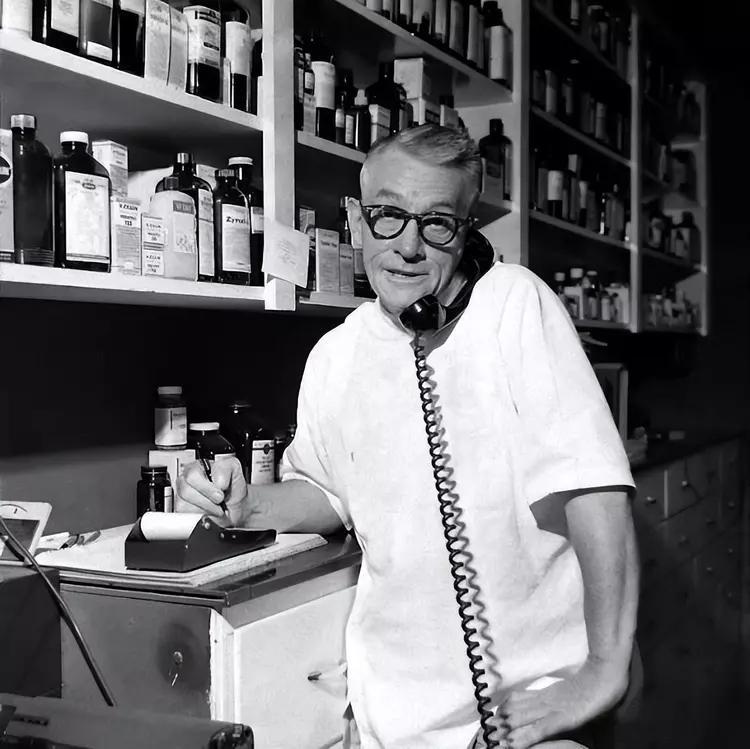 1998年美国温顺杂交犬咬死女主人,1998年温顺杂交犬将主人折磨致死