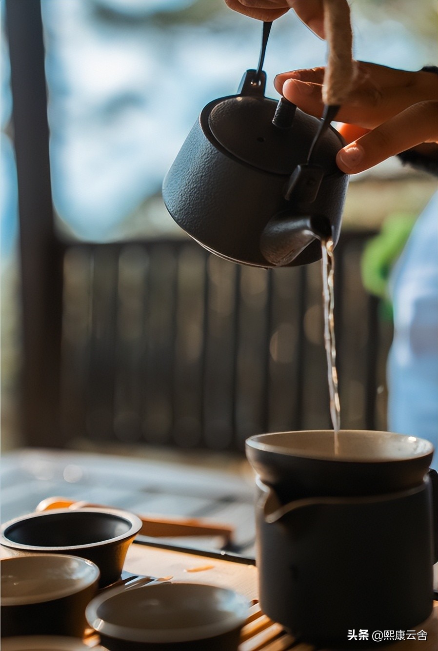 来滇南“打边炉”，悬崖之巅烤橙子