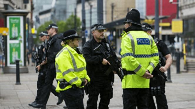 20年来，英国警方非法搜查15岁女孩*处私**，女性该如何保护自己呢？