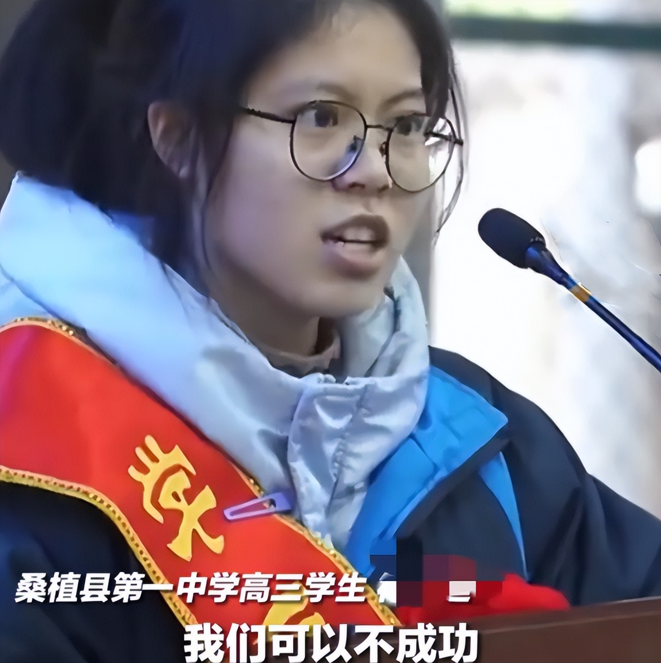 “凌晨六点的天很黑，六百多分的成绩很耀眼”，教育内卷谁之过？