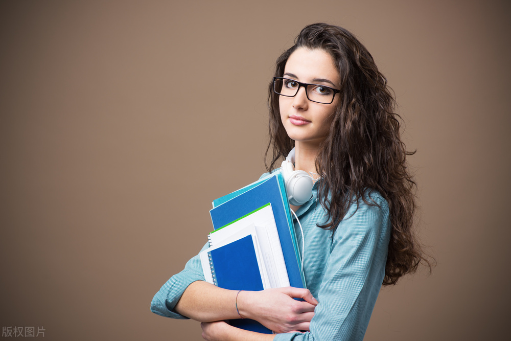 内衣周刊｜爱亦心伊：做个野蛮生长的女性，去过不被定义的人生
