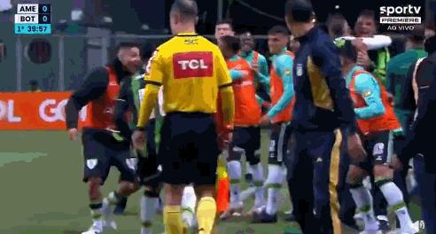 董路分析国足丢球,董路中国日本足球预选赛集锦