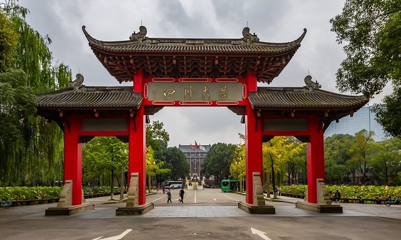 武汉大学排名在华中科技大学前吗,武汉大学华科进入全国前十