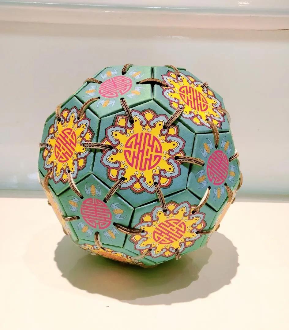 纸藤蹴鞠球手工教程图片,儿童蹴鞠球手工教程用布