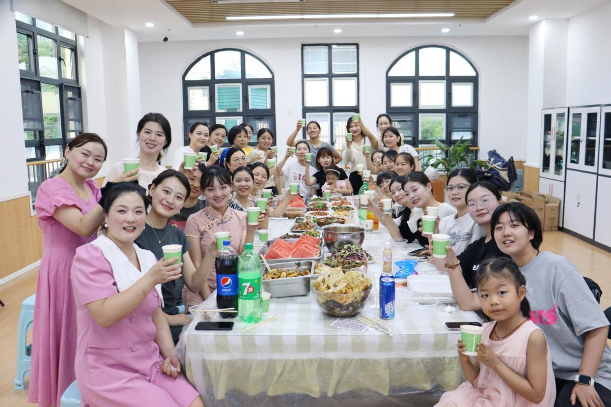 心怀皓月致敬师恩主题活动介绍,幼儿园心怀皓月致敬师恩小视频