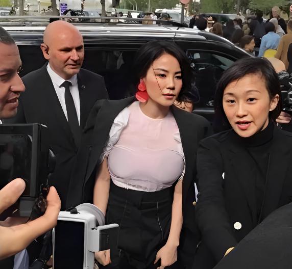 王菲和谢霆锋二人差几岁,王菲和谢霆锋以前结过婚吗