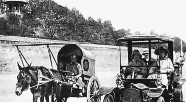 30张老照片再现！变态的纳粹，逼犹太人女人脱衣，集体*杀屠**