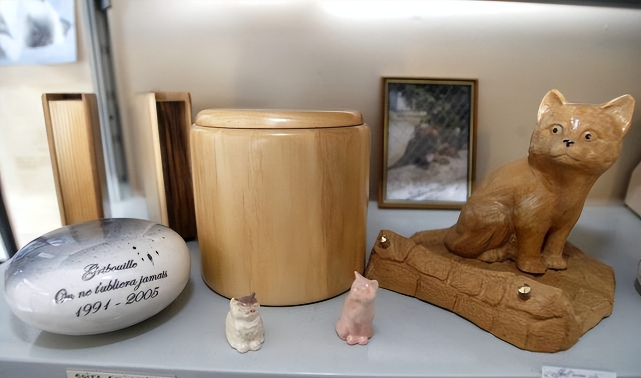 为什么买骨灰房不去公墓,买墓地才给骨灰盒合理吗