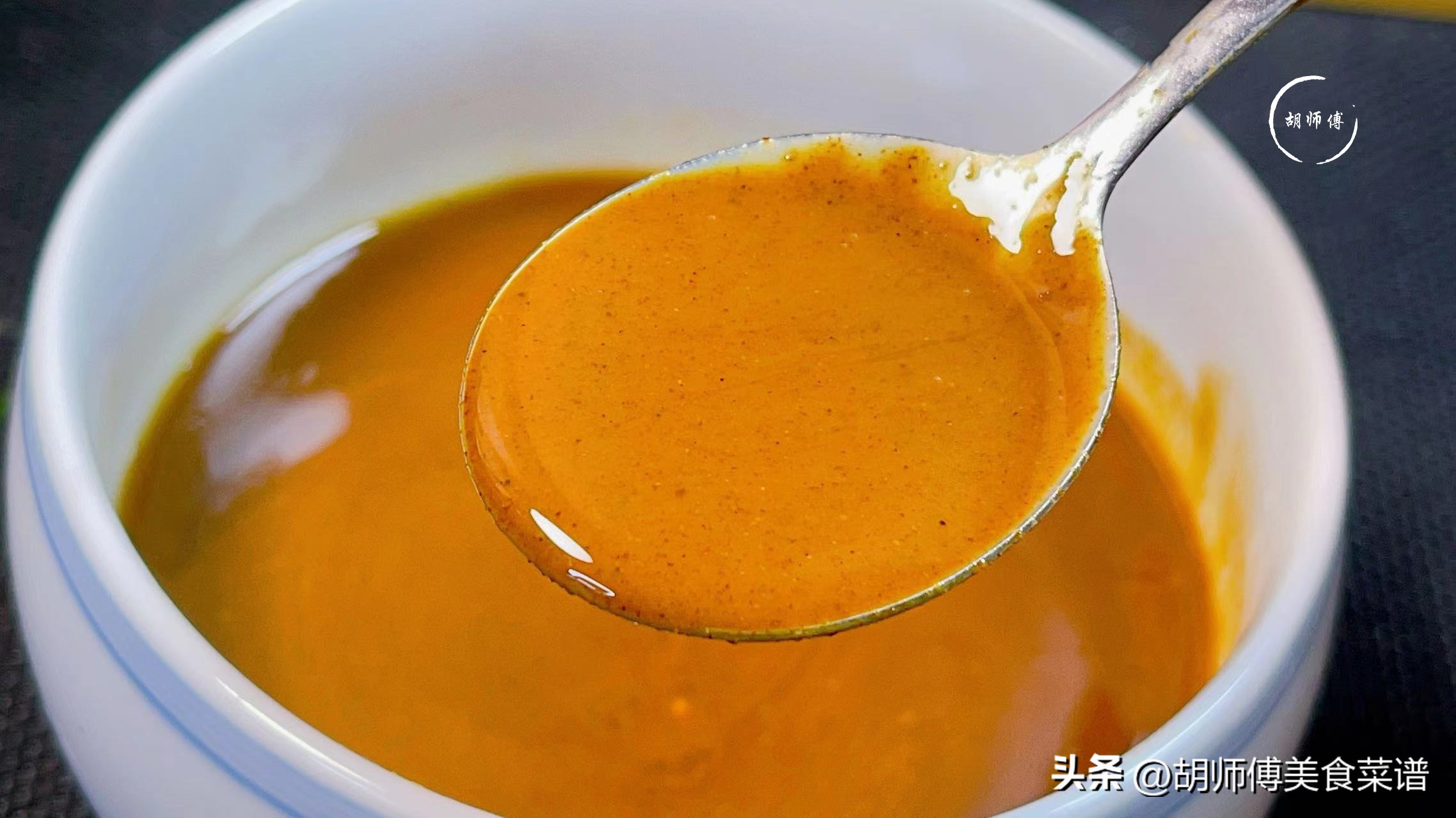 调芝麻酱沿用热油吗,用凉水稀释芝麻酱还是用热水稀释