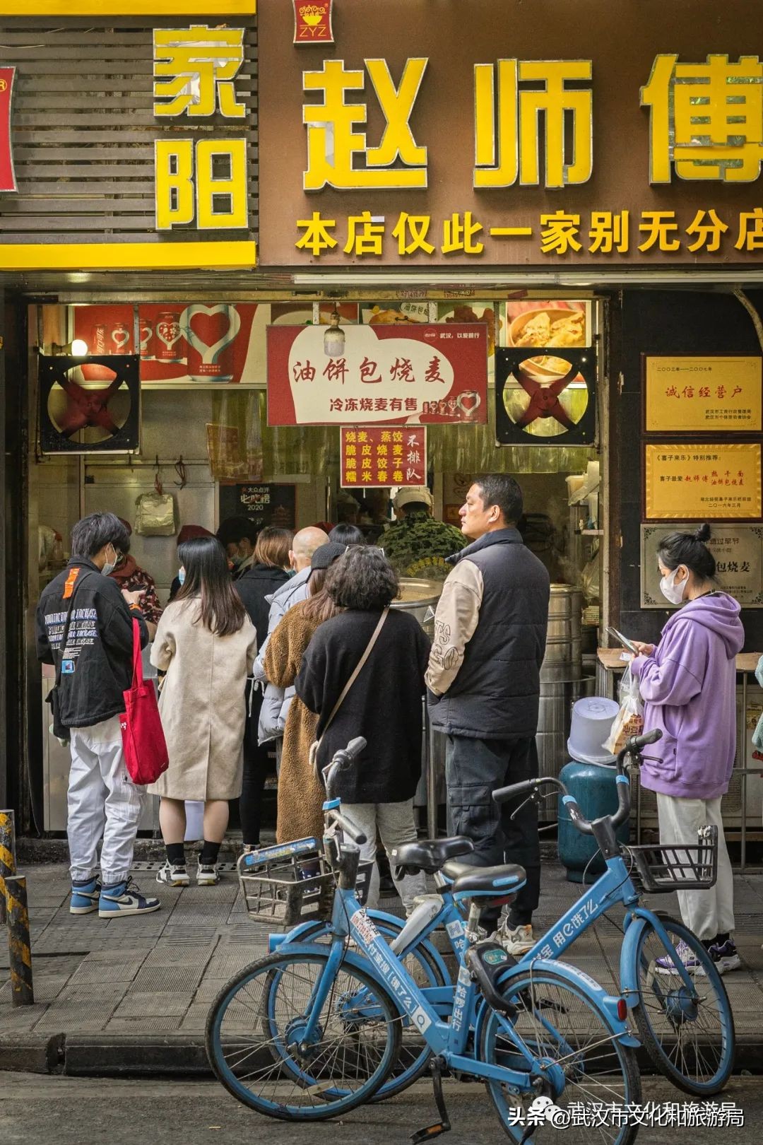 来武汉一定要去一趟东湖看荷花,来武汉看樱花吧