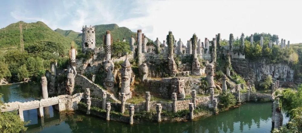 贵州80岁老人隐居深山打造古城,贵州一老人隐居在古堡30年