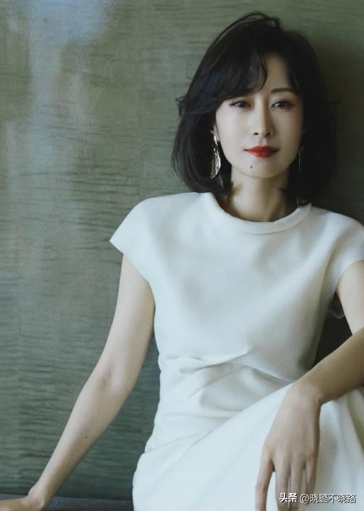 40岁脸大减龄的齐肩烫发,2020年时尚减龄齐肩烫发