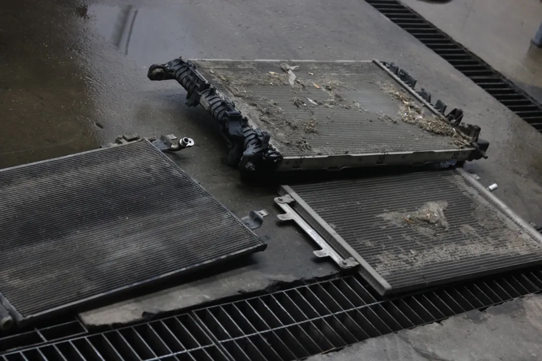 小伙100多万买宝马,小伙花了52万买了奥迪a8