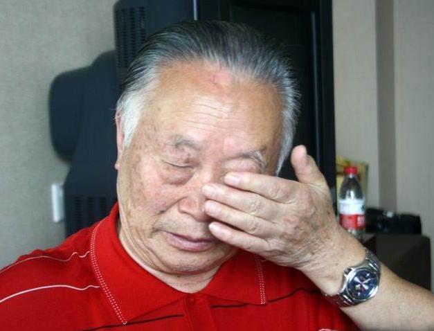 1976年，毛主席病重，还强撑着身体，安排*国锋华**处理唐山地震事宜