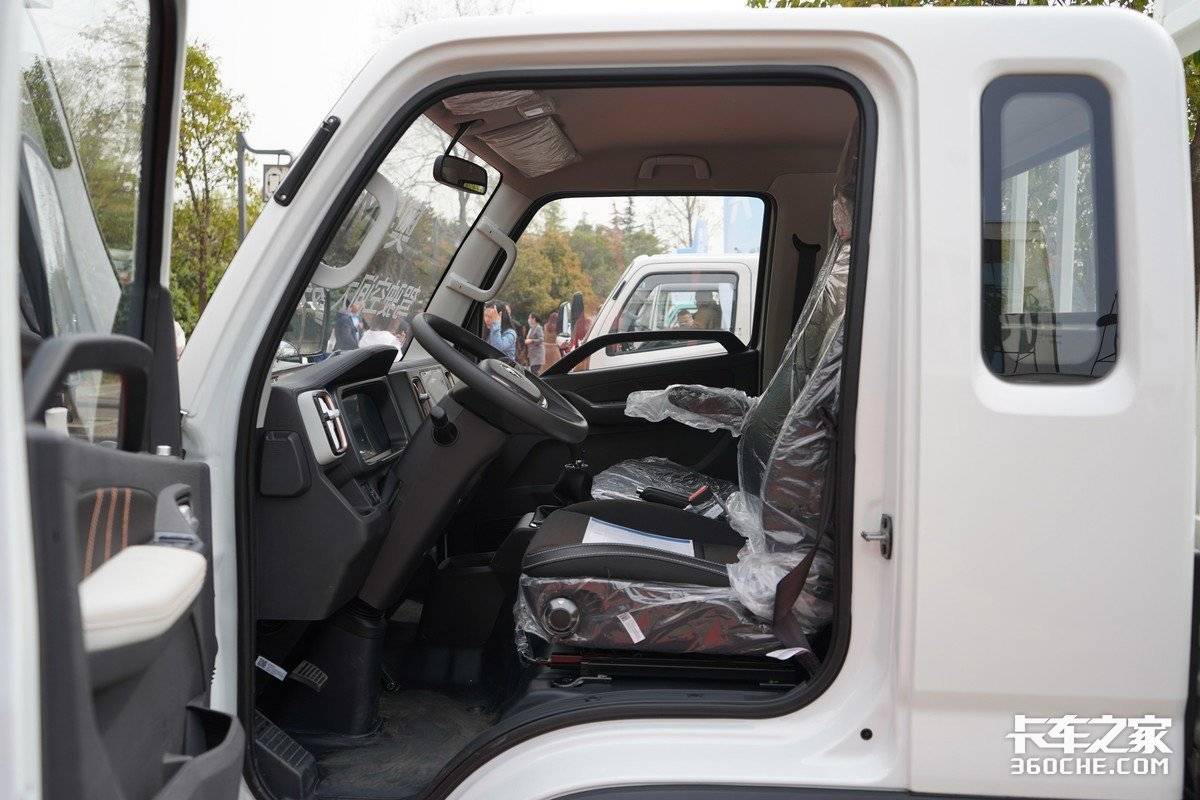 新款双排奥铃m卡柴油版价格,奥铃m卡142马力驾驶感受