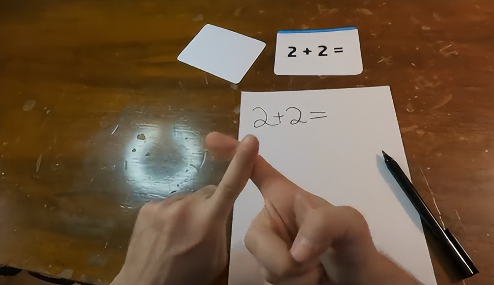 4+4怎么样才能等于四,4+4是不是等于八