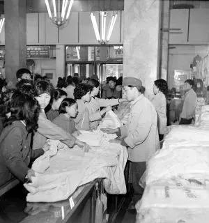 商业百货大楼80年代,天津百货大楼如今现状