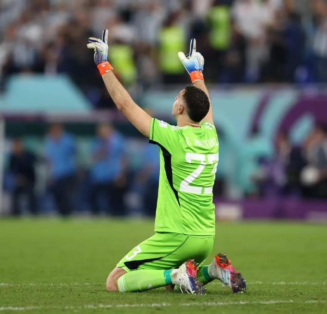 马丁内斯的坎坷经历,马丁内斯一路怎么走过来的