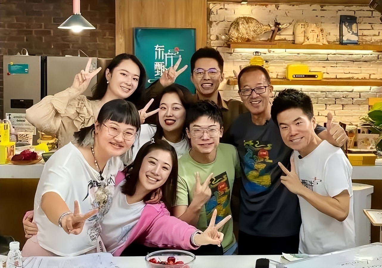 从读不好英文到双语博主，揭秘“小镇做题家”董宇辉的逆袭人生