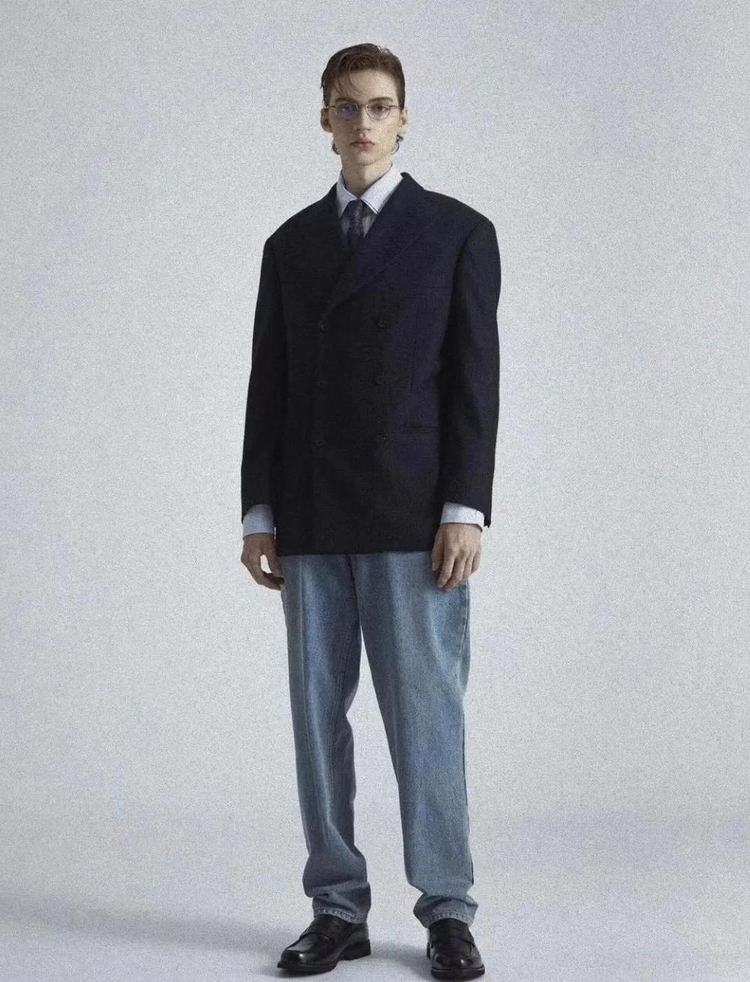 优雅、街头、暗黑揉为一体，拥有独特立体美学的韩国品牌