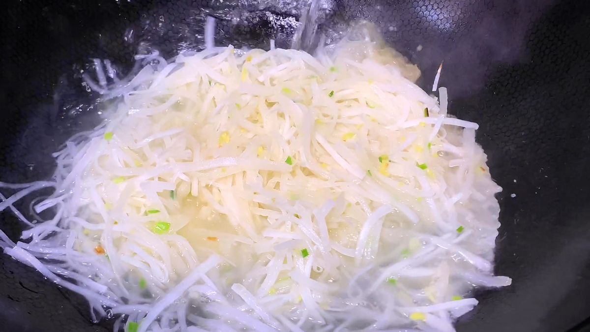 阳了出现反复咳嗽咋办，专家建议：多吃2菜，化痰止咳，杀菌消肿