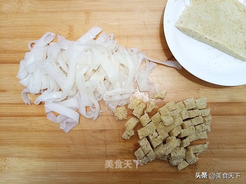 外面卖的凉皮是什么做的,外面买的凉皮还要煮吗