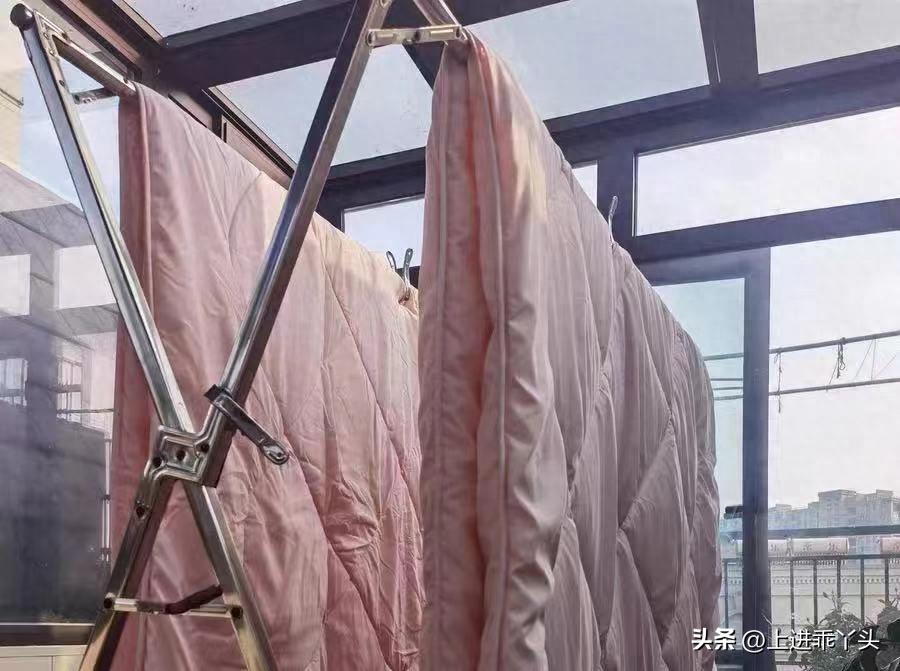 羽绒被长螨虫吗,羽绒被晾晒飞出的白色灰尘特别多