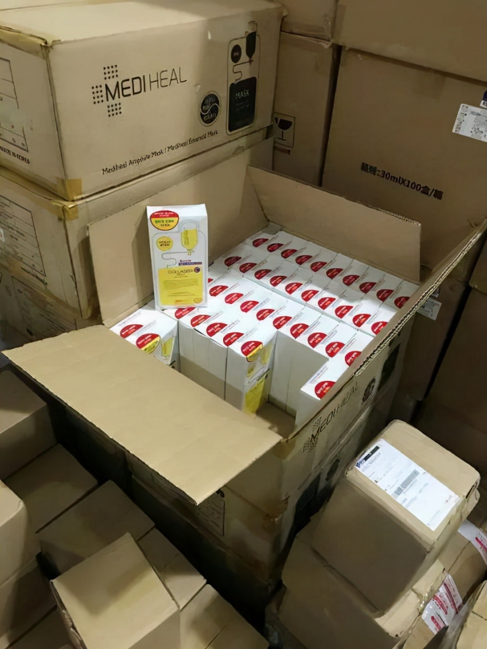 还记得“六亿*私走**案”吗？华强北又被查封100多箱违规大牌美妆