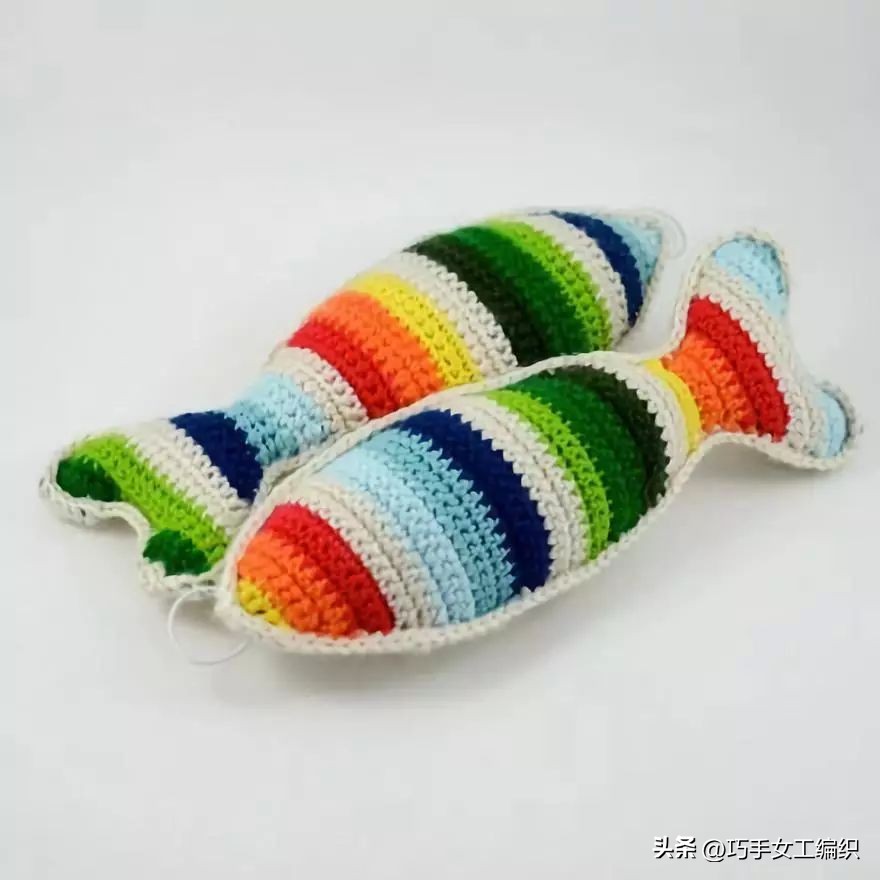 她只用零线就把鱼钩出了百变的花样，还超实用，真是太聪明了！