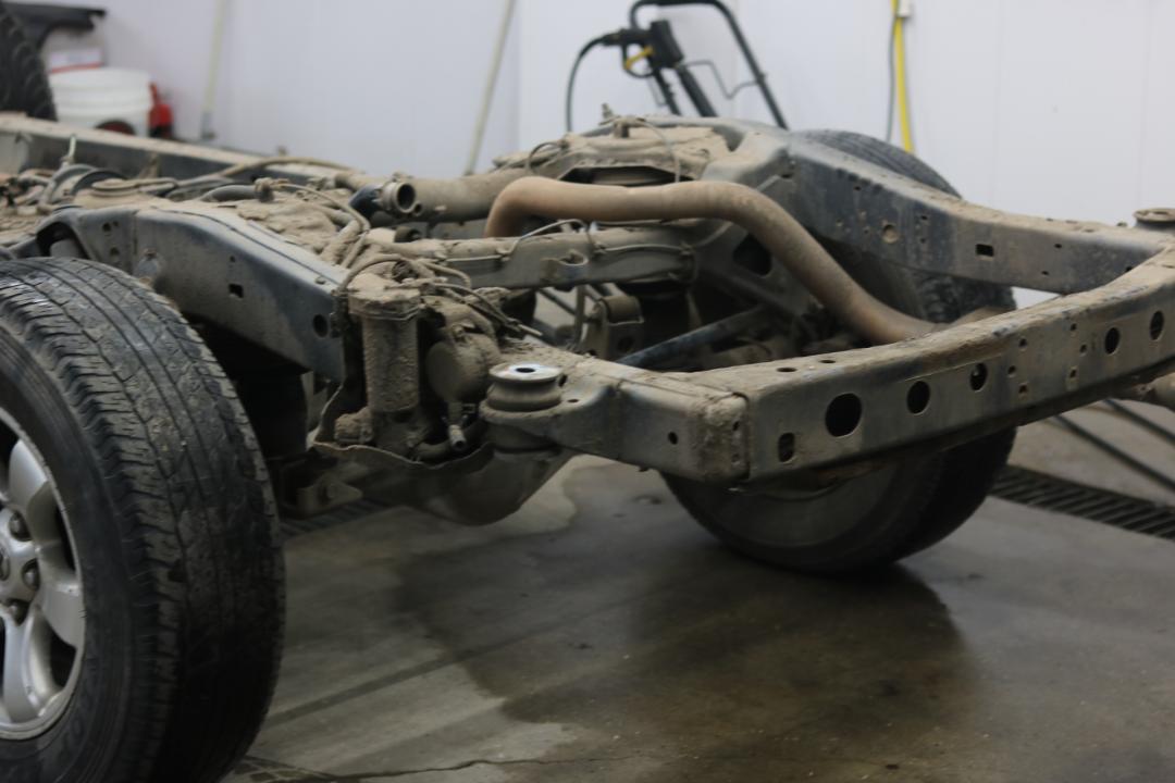 03年丰田霸道全车翻新多少钱,2004款丰田霸道拆车视频