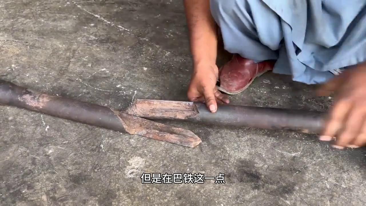 巴铁师傅三颗铆钉修复断裂的卡车半轴#专业的事交给专业的人