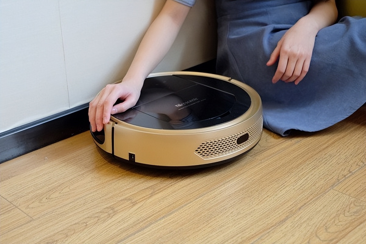 扫地机器人的真实使用感受,扫地机器人是神器还是鸡肋