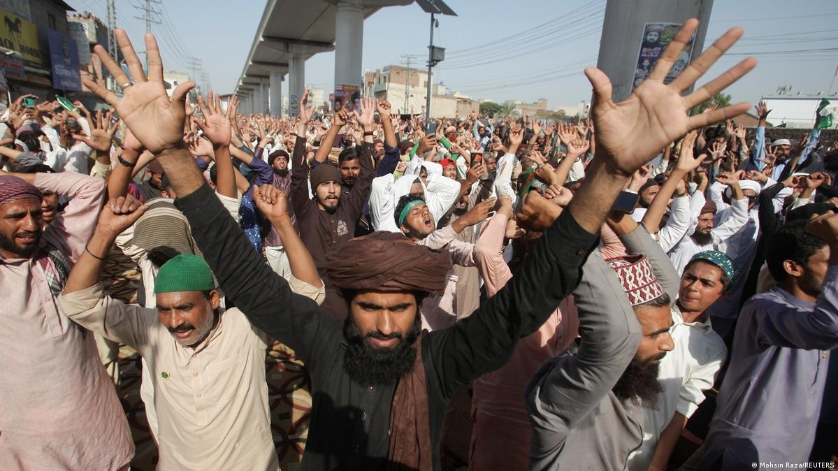 前往要谨慎，非必要不去巴基斯坦，唯一的巴铁不铁了吗？