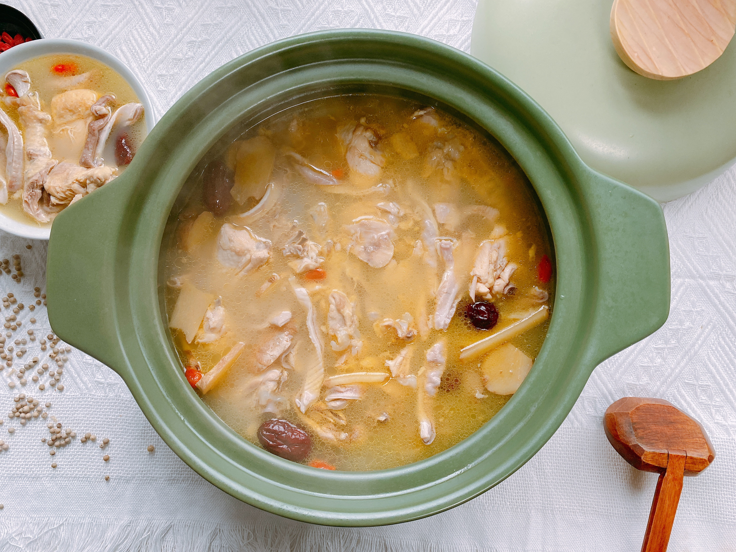 冬天猪肚鸡汤炖什么最补,暖胃驱寒的胡椒猪肚鸡汤