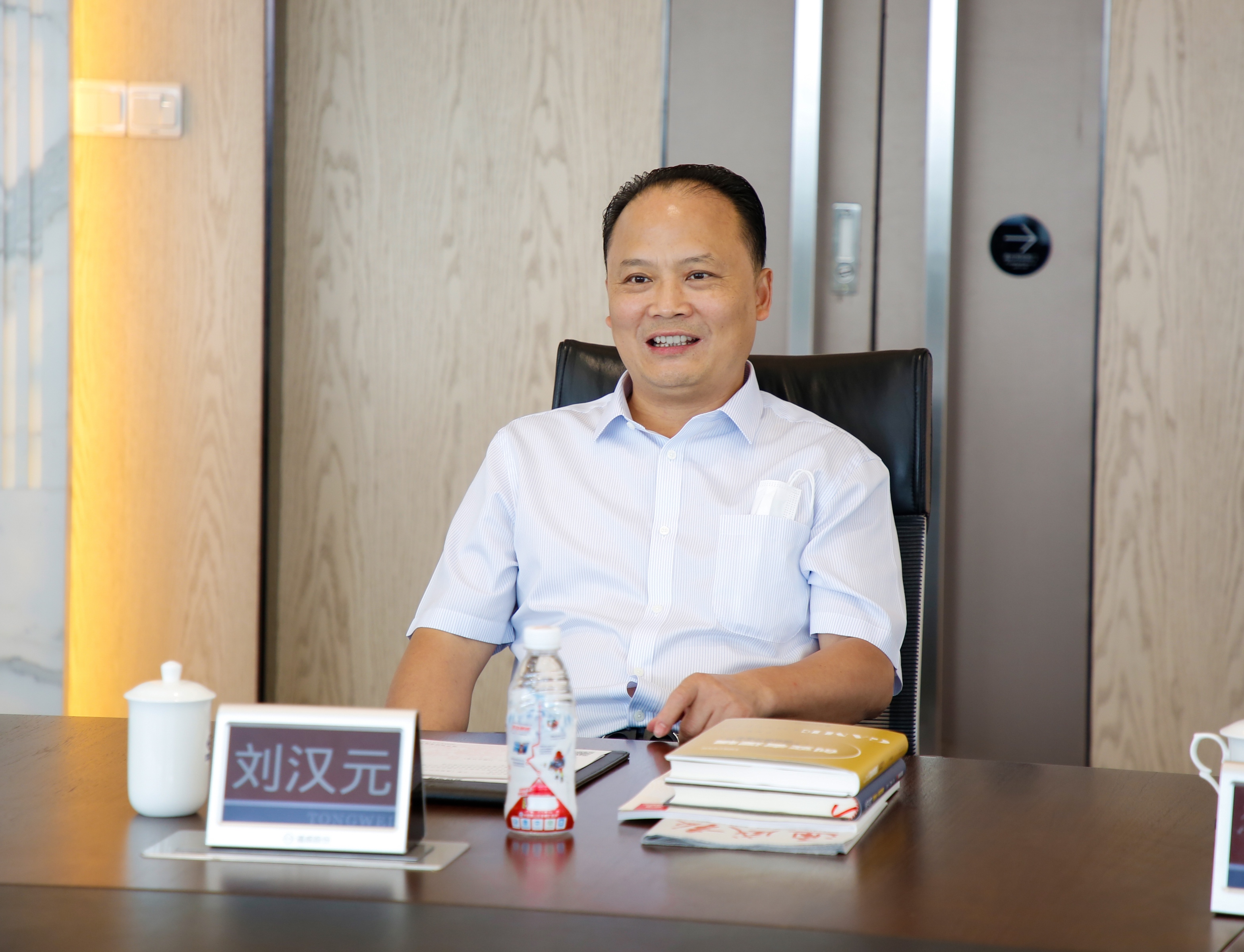 20年，4次大劫，从饲料大王到光伏第一！他经历了什么？