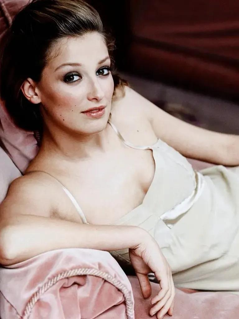 欧美女星亚历山德拉埃拉,亚历山德拉玛丽亚拉娜写真照