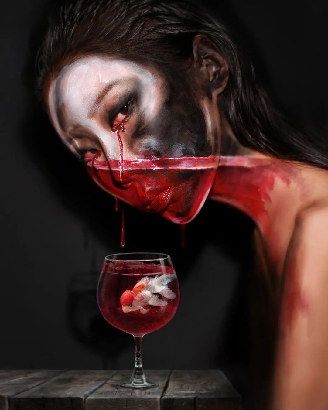 她脱去衣服,在自己皮肤上作画,狂吸63万粉,还能月入百万