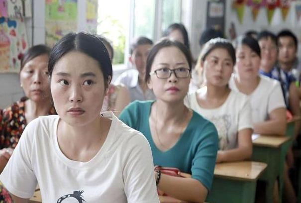 入学后班主任打听父母背景，普通家长别紧张，“巧妙”回答很加分